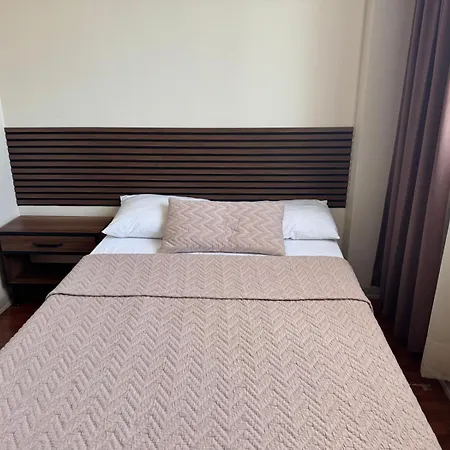 Parpali Hotel *