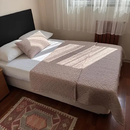 Parpali Hotell *